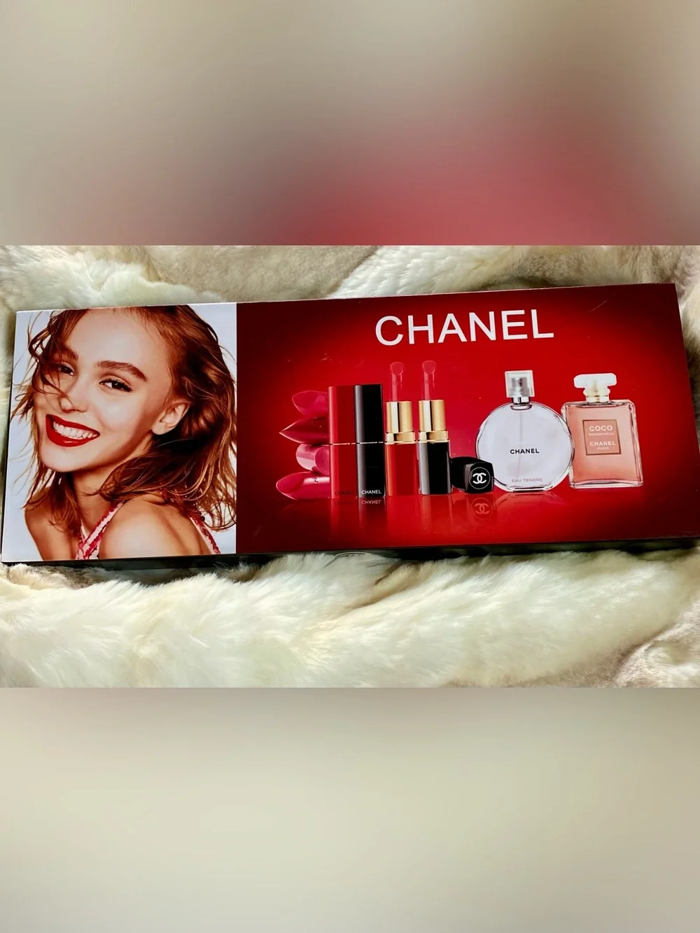 Women Makeup Lipstick & Fragrance Set — Red Shades